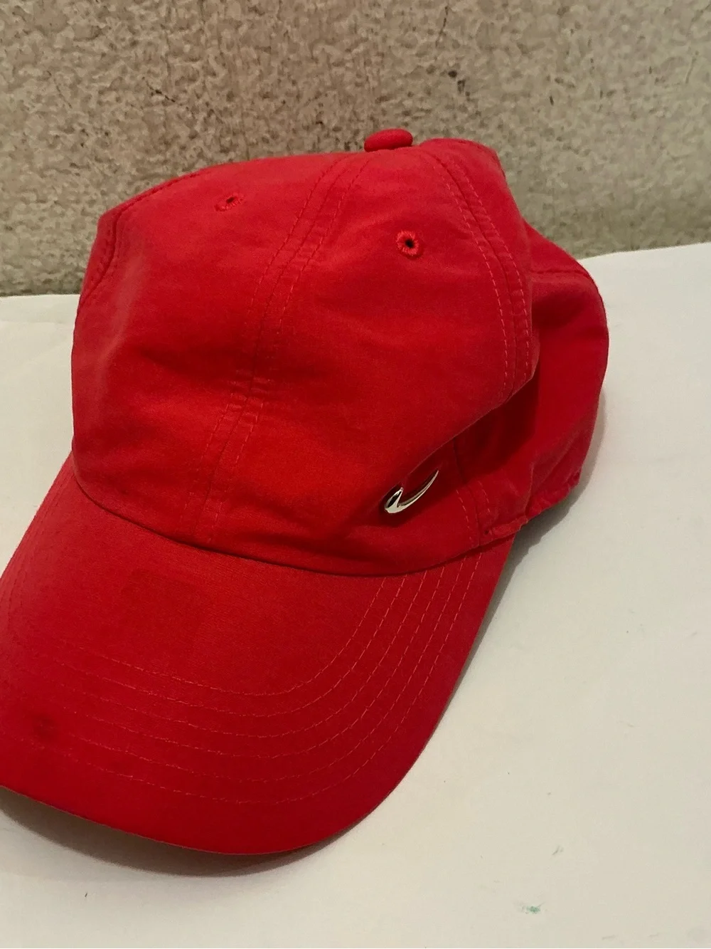Nike Red Men’s Baseball Cap with Silver Swoosh